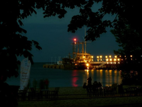 Sopocka marina i "śpiący" tu "Pirat" - ale nie wszystkim chce się spać nocą #żaglowiec #statek #atrakcja #wycieczkowiec