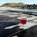 A to taka ciekawostka,jedno z najbardziej popularnych miejsc w Islandii-Blue Lagoon.Nazwa od niebieskiej wody.Kapielisko z ciepla woda:) .