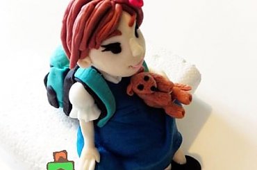 figurka na tort dziewczynka z tornistrem #figurka #tort #LukierPlastyczny #fondant #dziewczynks