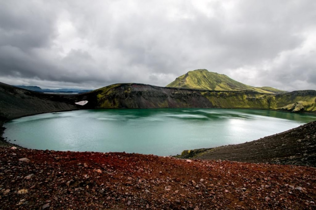 Piekne szmaragdowe jeziorko - Islandia